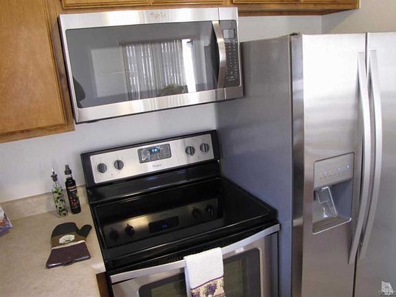 5th image of 327 Chestnut Hill Ct APT 36