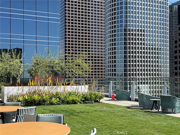 877 Francisco #517 — Photo 3
