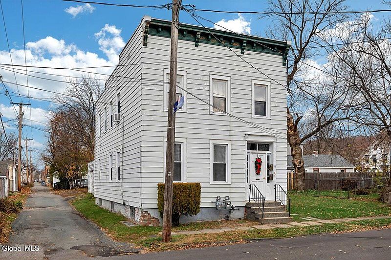 3rd image of 39 111th Street