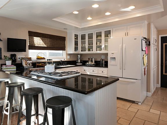 Remodeled Kitchen w/granite 
