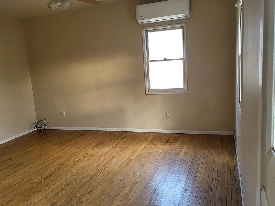 2nd image of 2-3235 Mulberry St #2