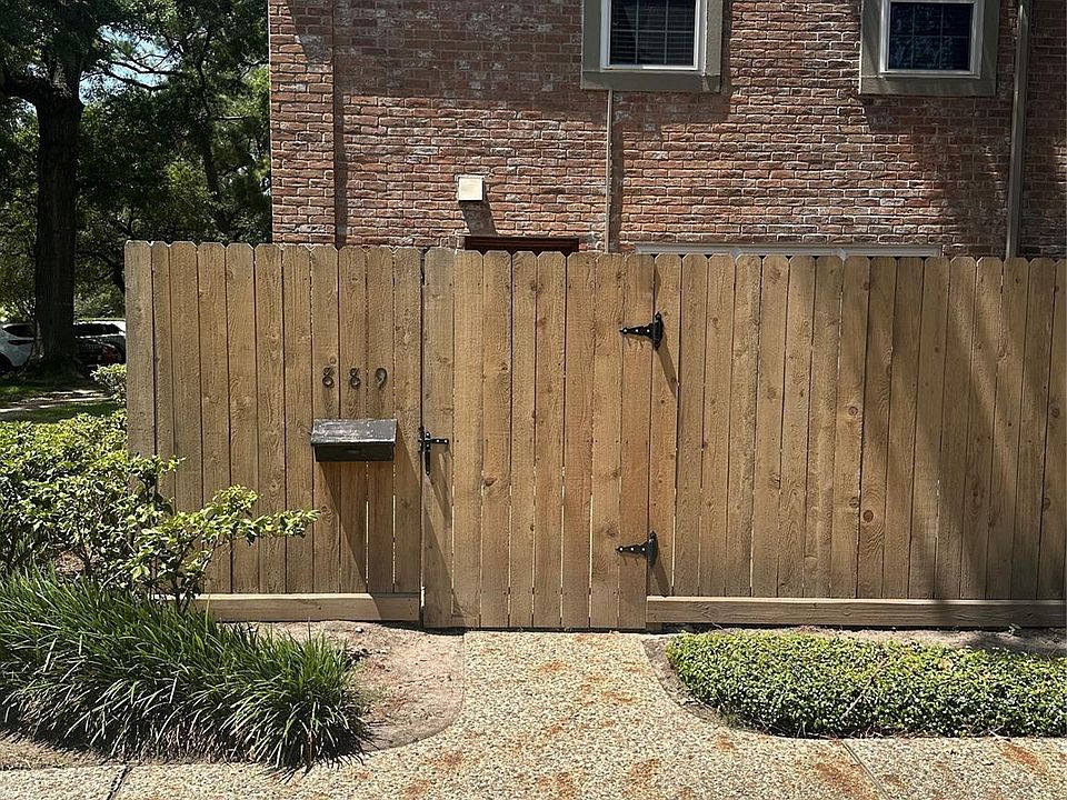 1st image of 889 Wax Myrtle Ln