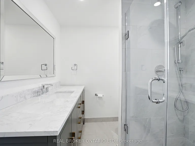 24 Glenburn Ave #UPPER — Photo 16