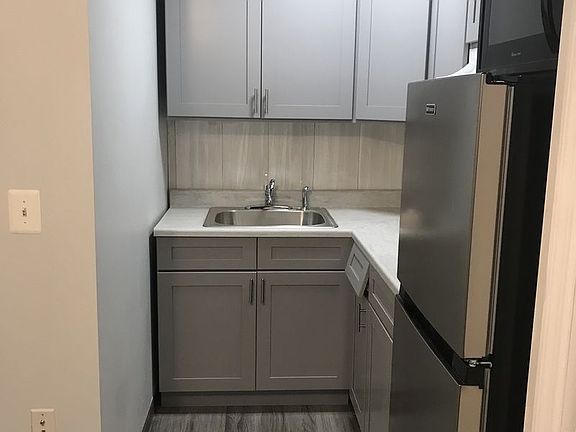 5th image of 37 Arion Pl APT 1