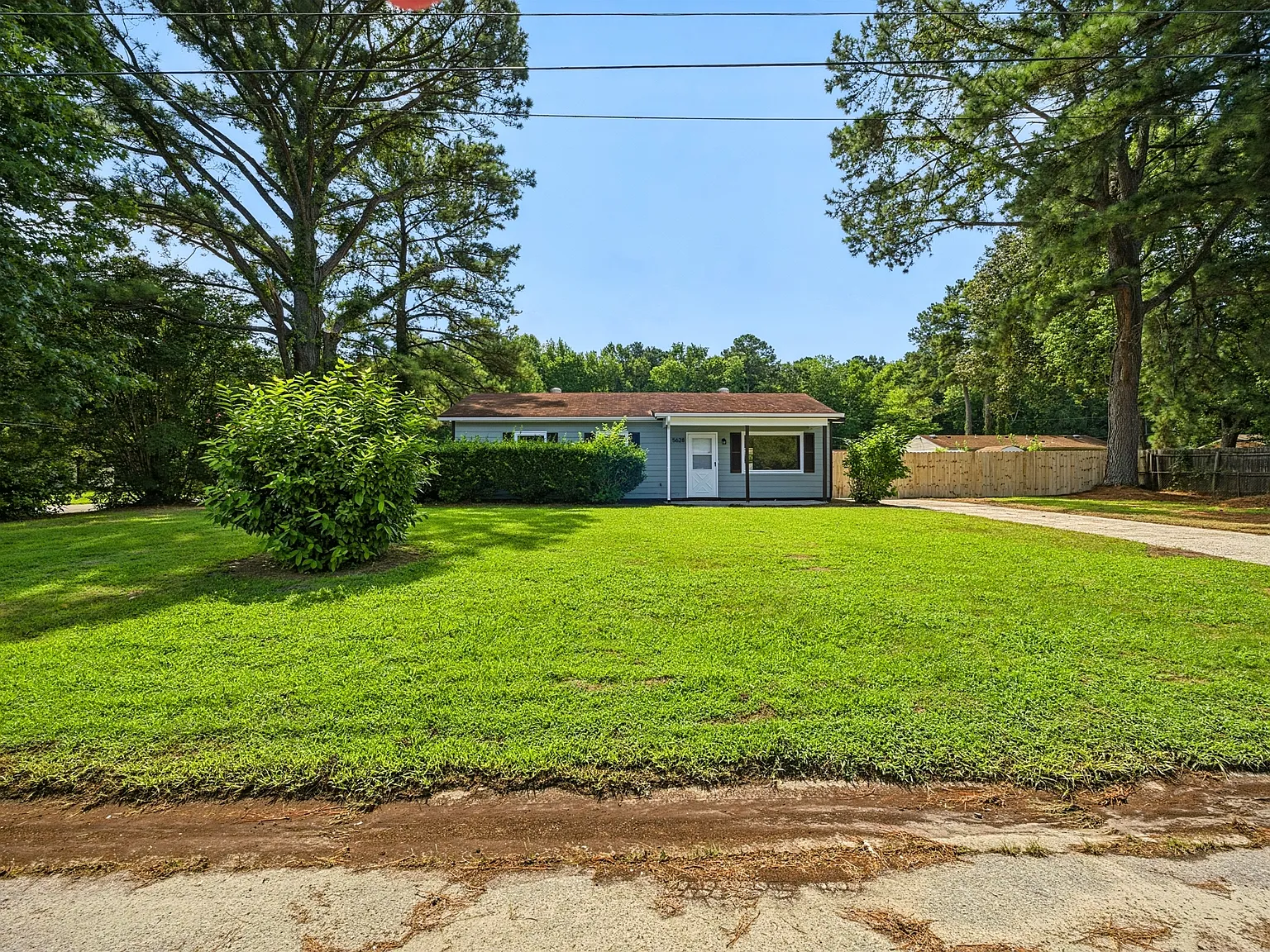 3 bed, 1000 sqft, $2,500 — Photo 2