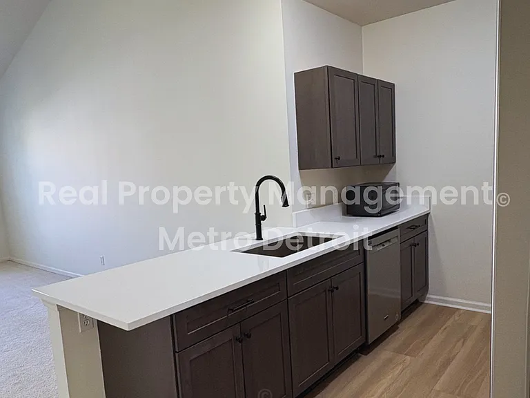 1151 Alameda Blvd — Photo 5
