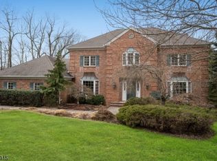 5 Pheasant Run, Green Brook, NJ 08812