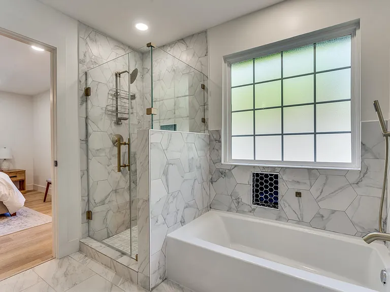 3313 Oak Aly — Photo 2