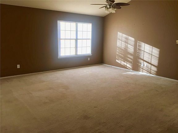 2nd image of 917 Pryor Dr