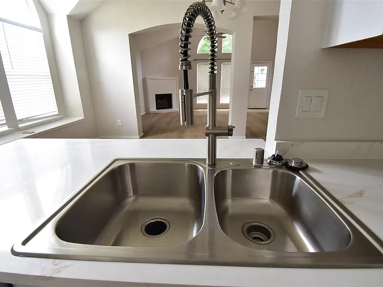 7837 Roundtable Rd — Photo 17