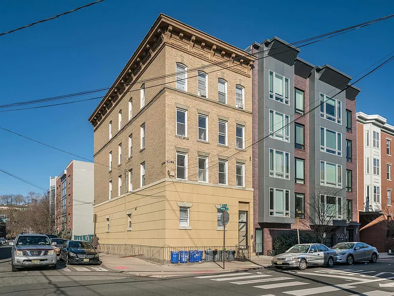 500 Monroe St #8 — Photo 15