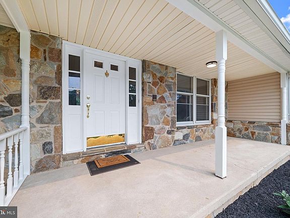 4th image of 21 Brooklet Dr