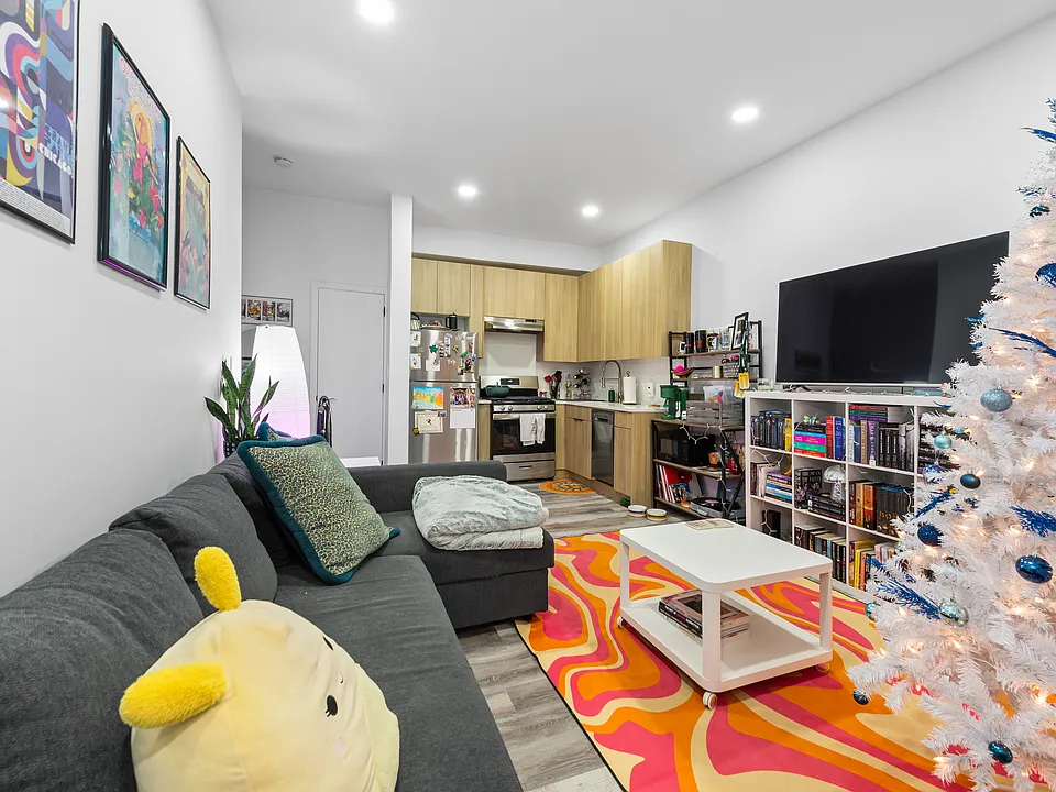 1471 1st Ave #3B