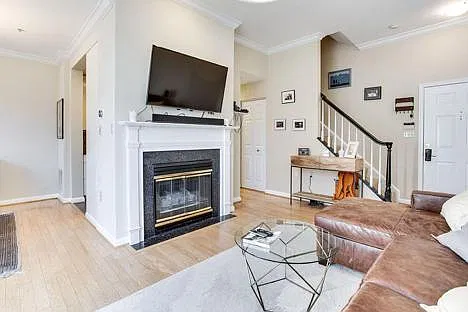 2 bed, 965 sqft, $4,000 — Photo 4