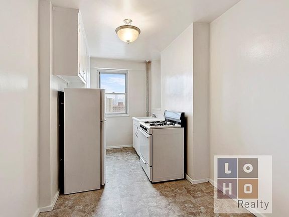 5th image of 568 Grand St APT J1303