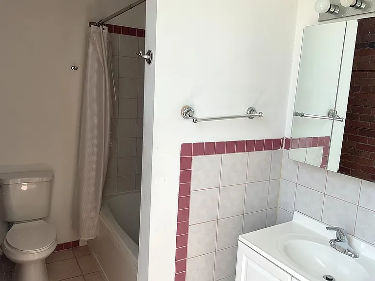 29 W New York St #3 — Photo 11