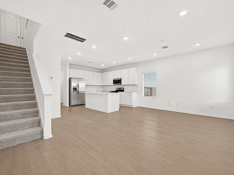 2226 Salinas Dr — Photo 4