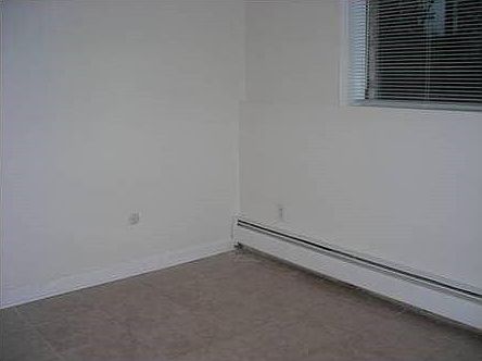 2nd image of 11 Lancelot Ct APT 23