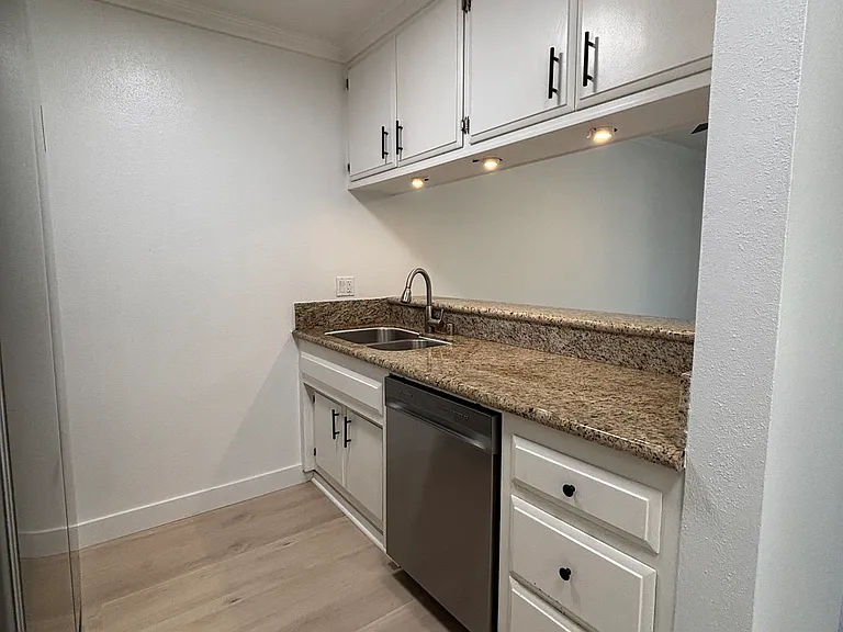 3320 Redondo Beach Blvd, Torrance, CA 90504 — Photo 6