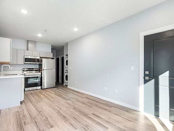 3rd image of 7150 N Greenwich Ave #9
