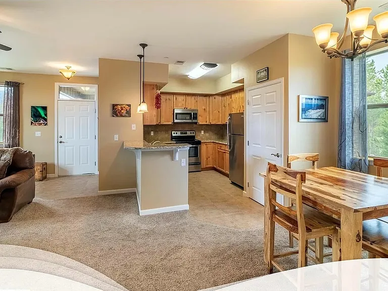 400 Cougar Gcr Ave #5 — Photo 3
