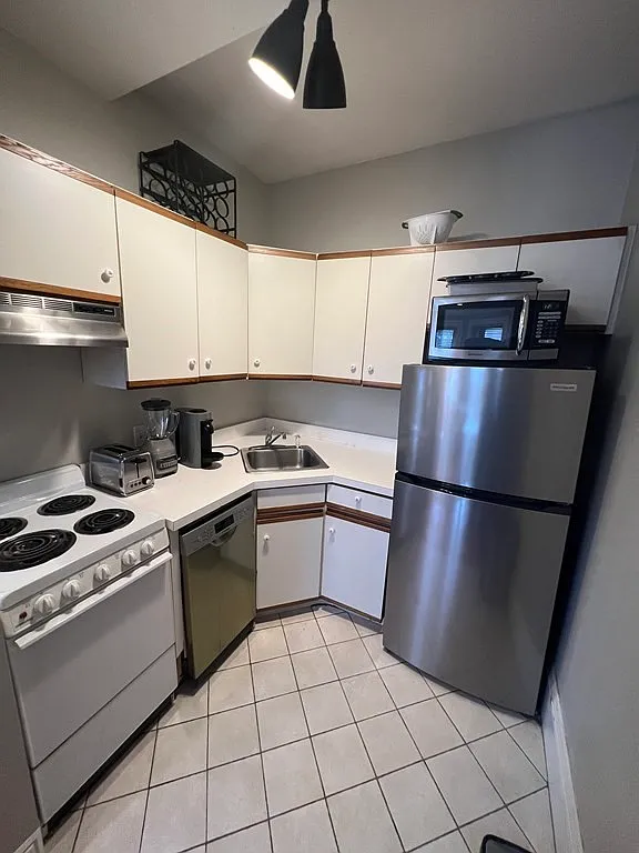 Studio, 1.0 bath, 381 sqft, $2,650 — Photo 4