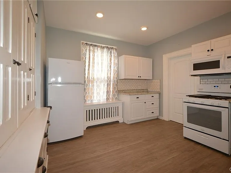 41 N Main St — Photo 11