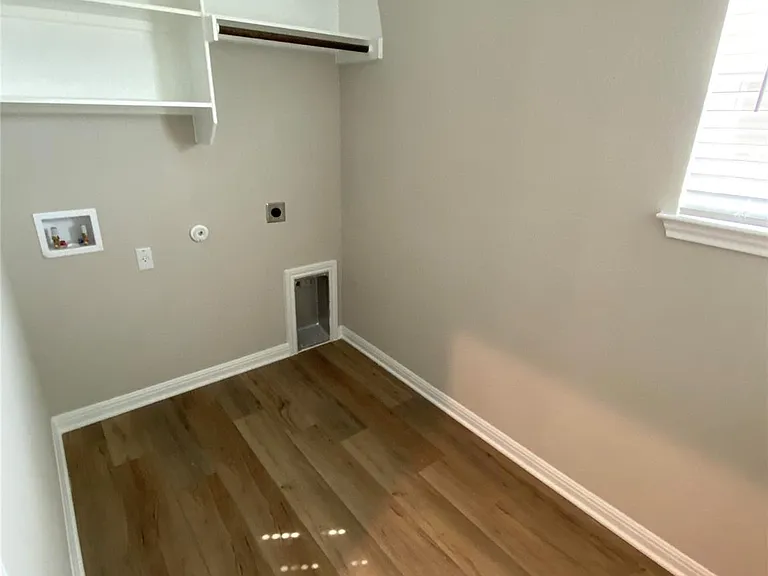 912 Main St — Photo 19