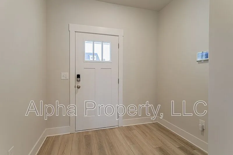 3 bed, 2.5 bath, 1600 sqft, $1,700 — Photo 3