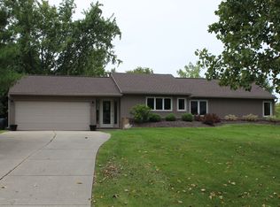 11525 Nora Dr, Fenton, MI 48430
