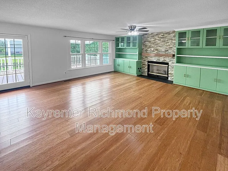 4 bed, 2.5 bath, 2000 sqft, $3,300 — Photo 4