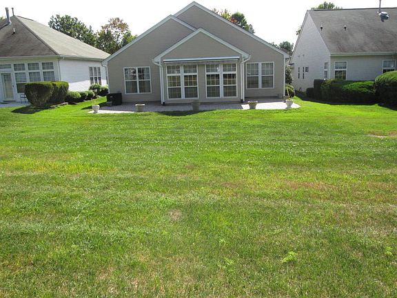 3rd image of 33 Greenfields Dr