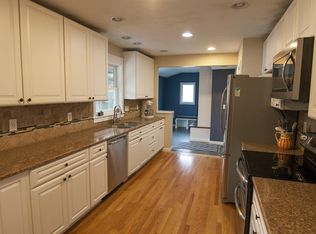 18570 Lake Ave, Deephaven, MN 55391