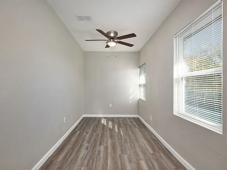408 Dawson Cir #B — Photo 18