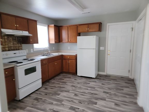 3rd image of 1598 Henley St