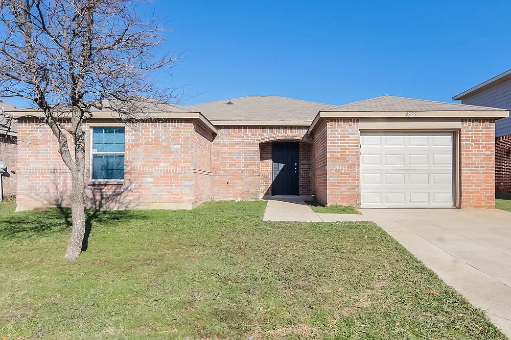 3 bed, 2.0 bath, 1397 sqft, $1,775 — Photo 1
