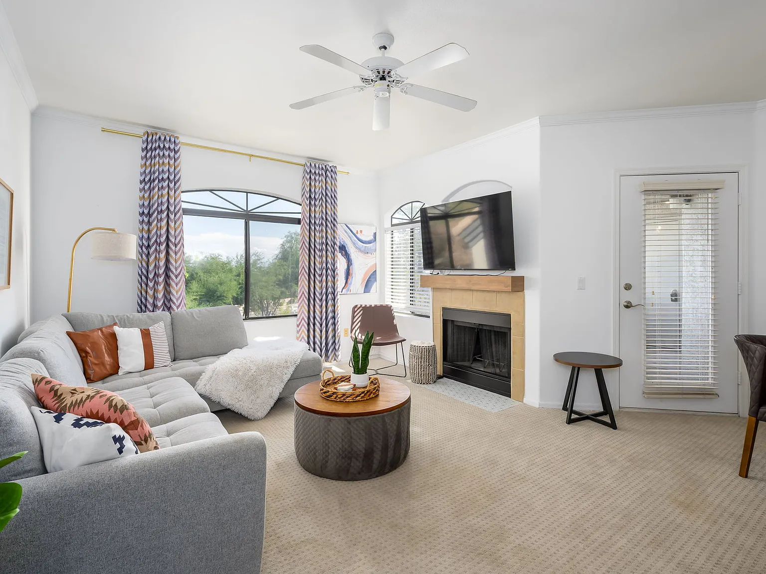1 bed, 810 sqft, $1,975 — Photo 2