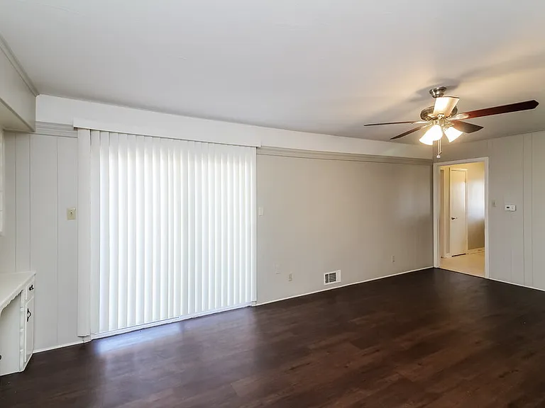 107 W Rio Grande St — Photo 5