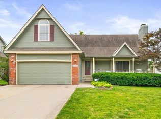 2717 SE Nottingham Dr, Lees Summit, MO 64063