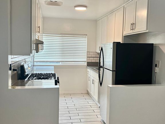 3rd image of 1630 N Fuller Ave APT 2