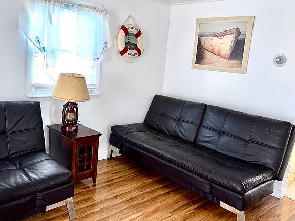 4th image of 3 M St #2