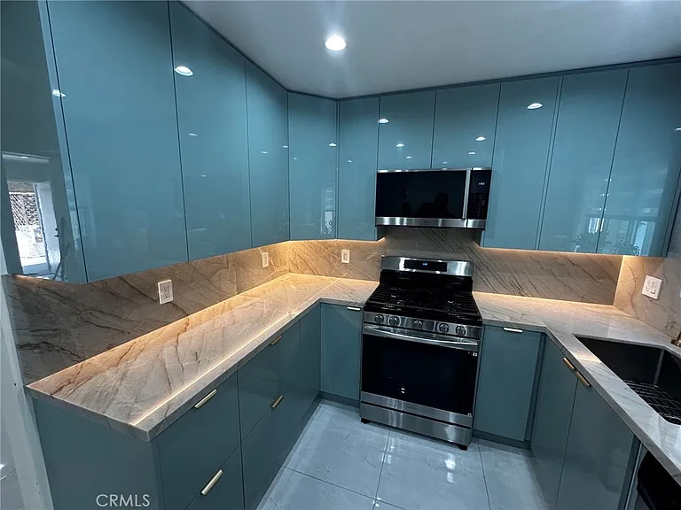 7432 Hazeltine Ave #7 — Photo 5
