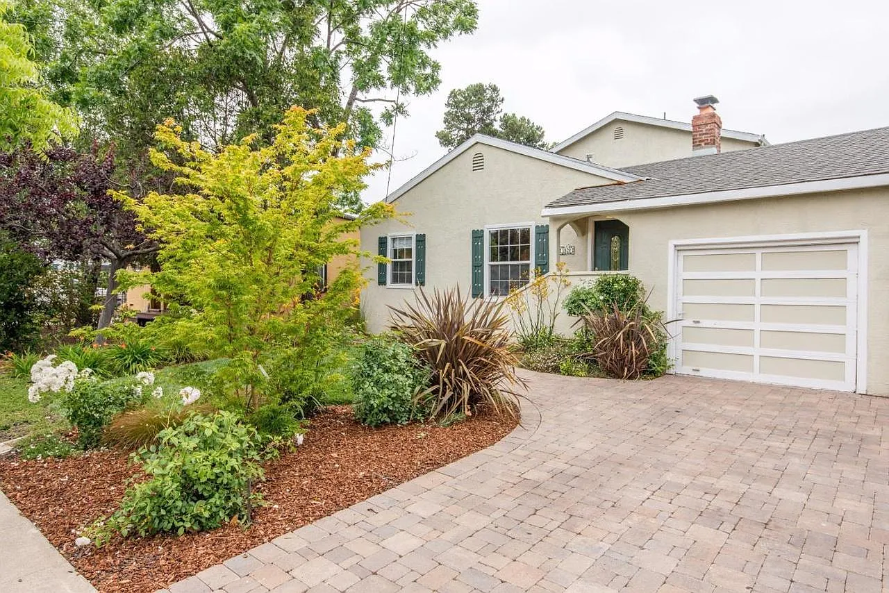 1020 Haven Ave photo 1