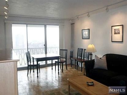 5th image of 2100 Linwood Ave APT 10D
