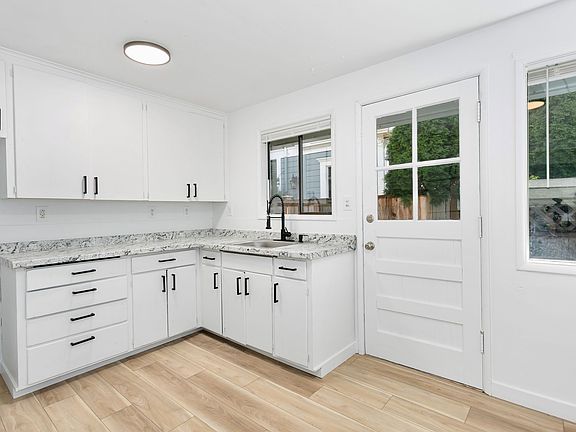 5th image of 610 S Sheridan Ave Unit 3
