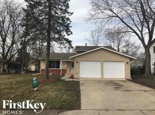 1062 Amherst Ln, University Park, IL