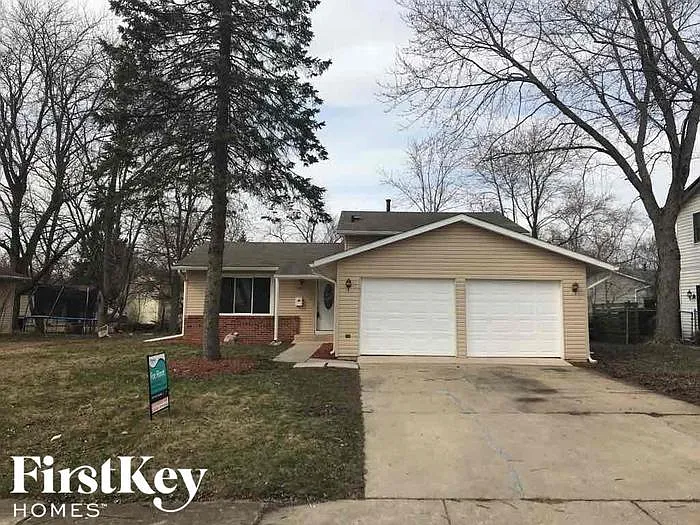1062 Amherst Ln photo 1