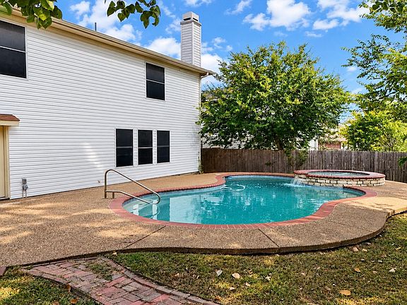 4th image of 7909 Mosstree Dr