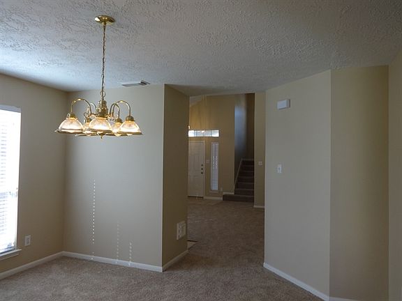 5th image of 11815 Elizabeth Ct