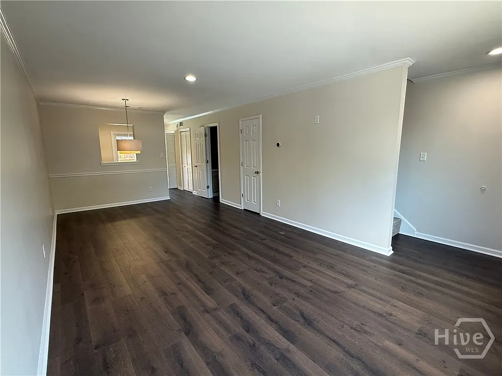 2 bed, 2.5 bath, 1184 sqft, $1,600 — Photo 2